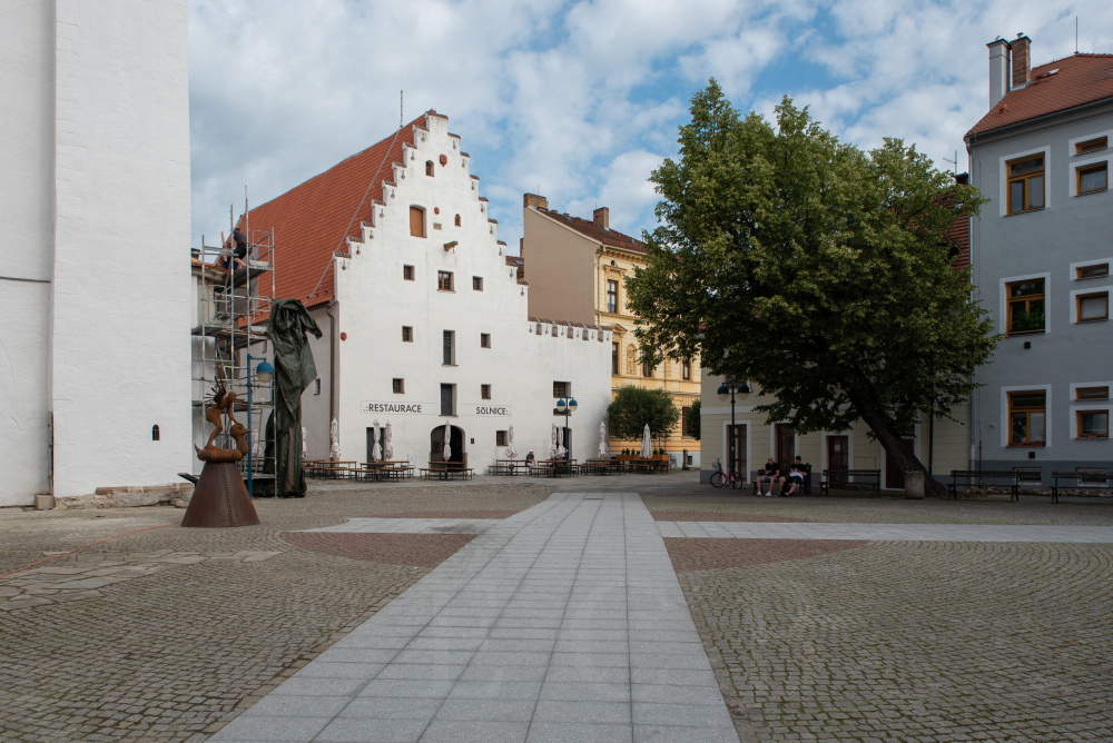 Piaristické náměstí — průhled z jižní strany na zrekonstruovanou Solnici