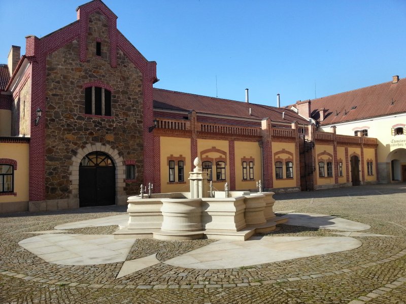 Pivovar Třeboň – kašna a nádvoří