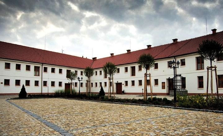 Staroměstský dvůr