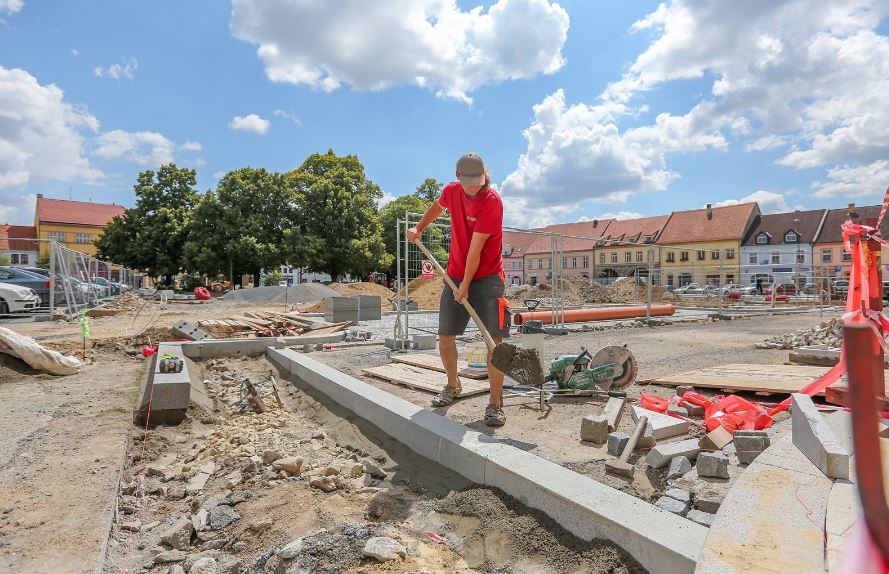 Osazování přesných žulových obrubníků